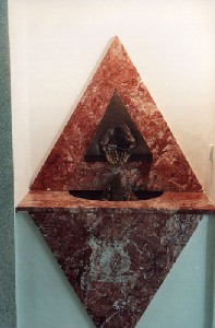 Živá voda, Nemocnice Milosrdných bratří, Brno - 1998, bronz, mramor, 150cm