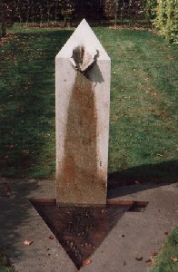 Ruce - Brno a Hasselt (Belgie) - 1996, kámen, bronz, 130 cm