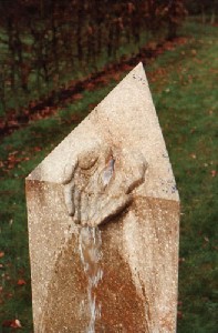 Ruce - Brno a Hasselt (Belgie) - 1996, kámen, bronz, 130 cm