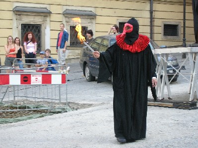 Veřejná poprava na Zelném trhu Brno 2004 - Pocta upáleným a sebeobětovaným - 