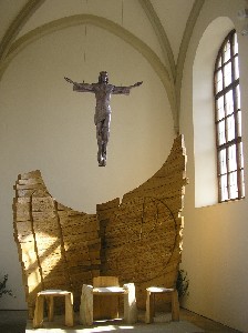 Brno Komárov - Vzkříšený Kristus, retabulum - Starý a Nový z - dub, 340cm, 2004
