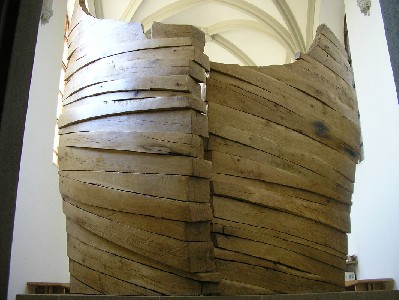 Brno Komárov -  retabulum - Starý a Nový zákon - dub, 340cm, 2004